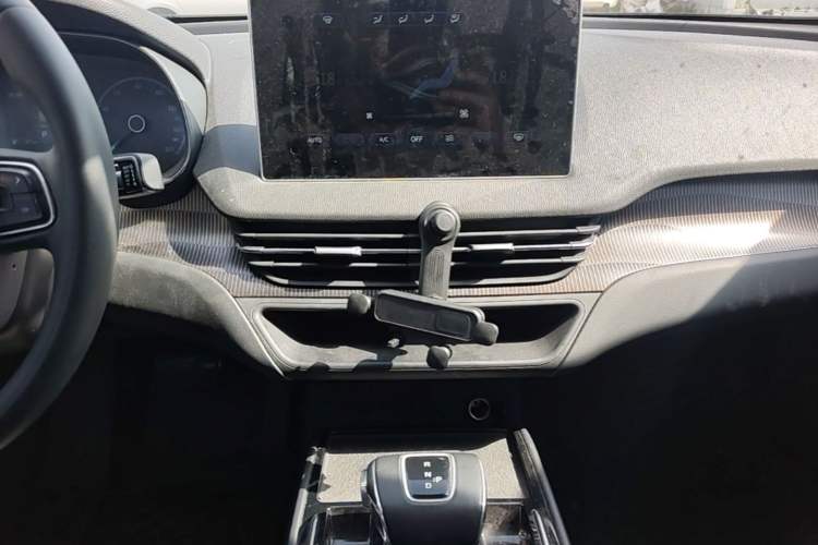 Used Hongqi E-QM5 2023 Revised Version Basic Travel Edition Audio And AC Panel