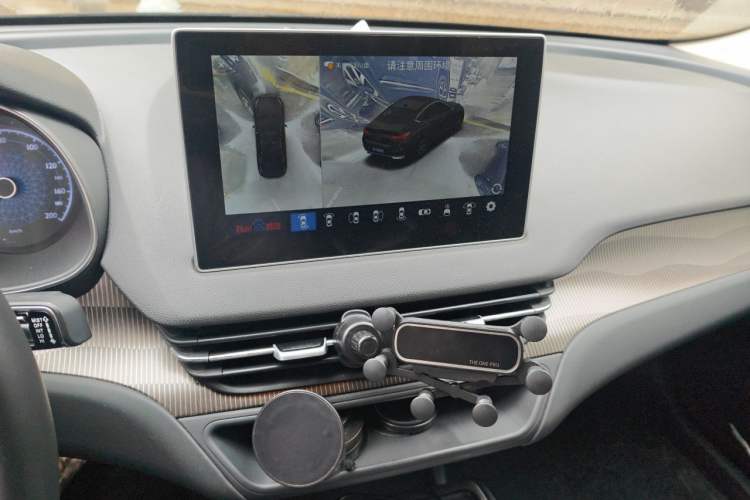 Used Hongqi E-QM5 2023 Revised Version Basic Travel Edition Audio And AC Panel
