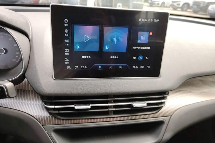 Used Hongqi E-QM5 2023 Revised Version Basic Travel Edition Audio And AC Panel