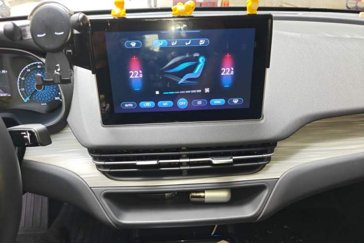 Used Hongqi E-QM5 2023 620km PLUS Audio And AC Panel