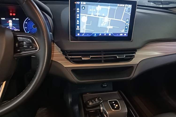 Used Hongqi E-QM5 2023 620km PLUS Audio And AC Panel