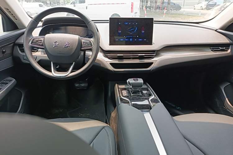 Used Hongqi E-QM5 2023 Base Travel Edition Center Console