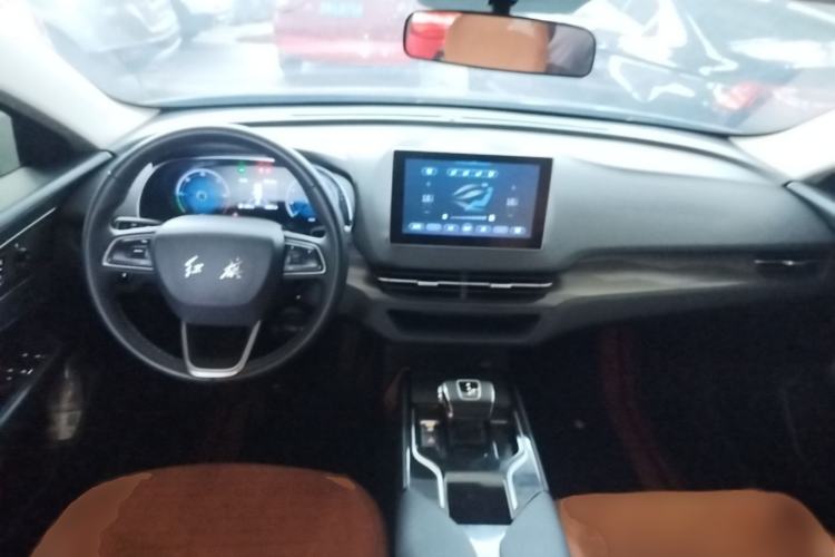 Used Hongqi E-QM5 2023 Base Travel Edition Center Console