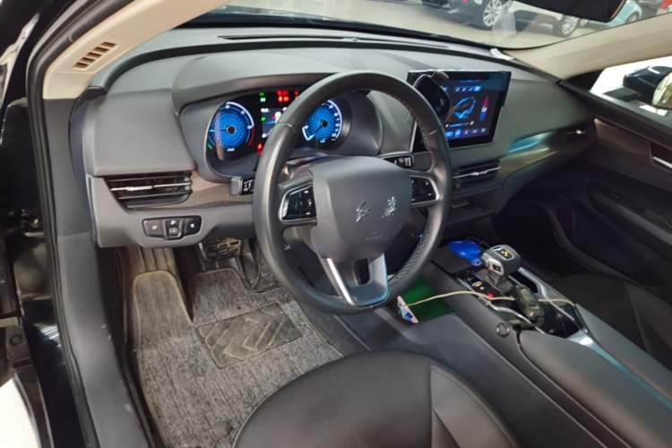 Used Hongqi E-QM5 2023 Base Travel Edition Center Console
