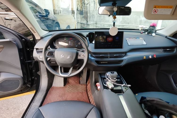 Used Hongqi E-QM5 2023 Revised Version Basic Travel Edition Center Console