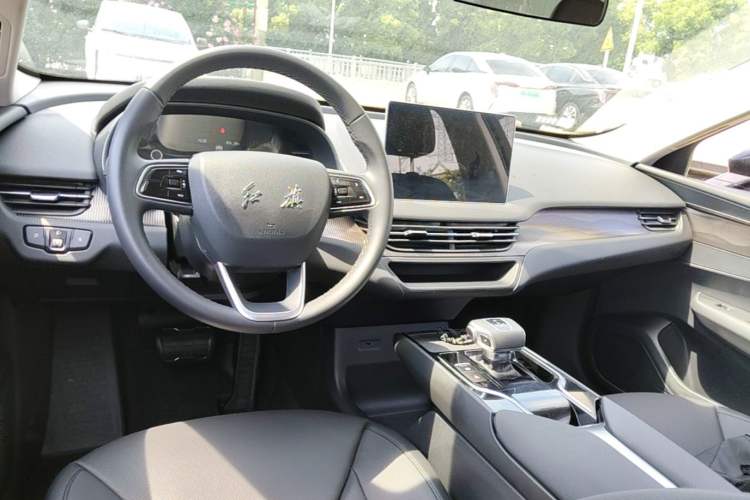 Used Hongqi E-QM5 2023 Revised Version Basic Travel Edition Center Console