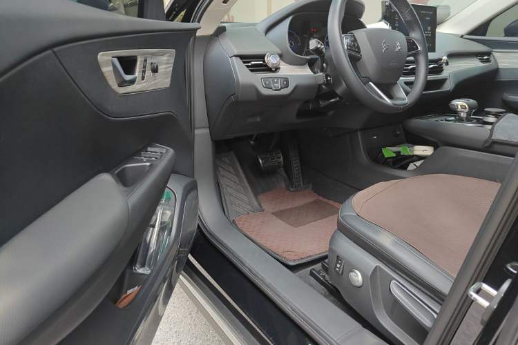 Used Hongqi E-QM5 2023 620km PLUS Driver Seat