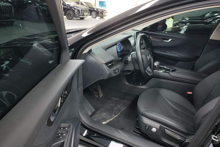 Used Hongqi E-QM5 2023 Revised Version Basic Travel Edition Driver Seat
