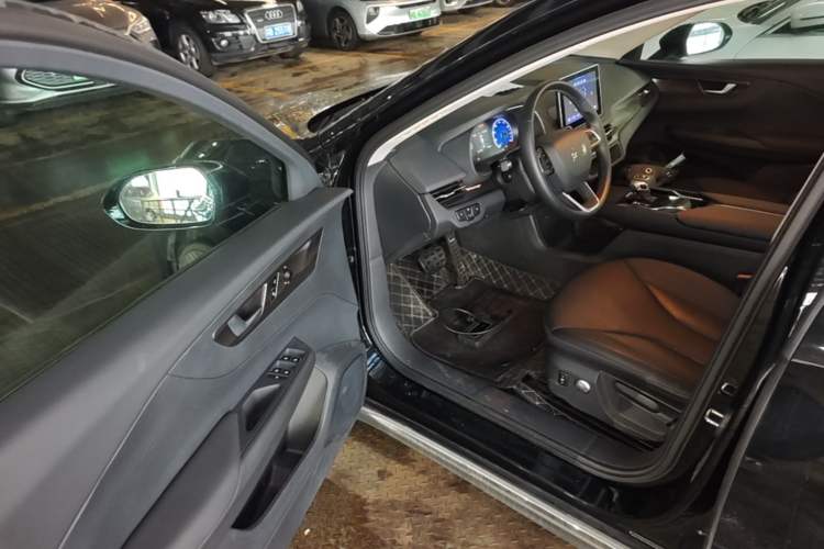 Used Hongqi E-QM5 2023 Revised Version Basic Travel Edition Driver Seat