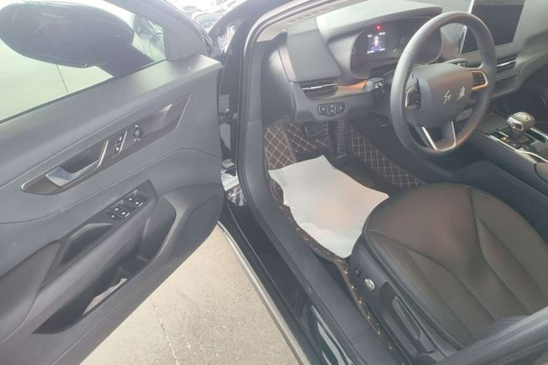 Used Hongqi E-QM5 2023 Revised Version Basic Travel Edition Driver Seat