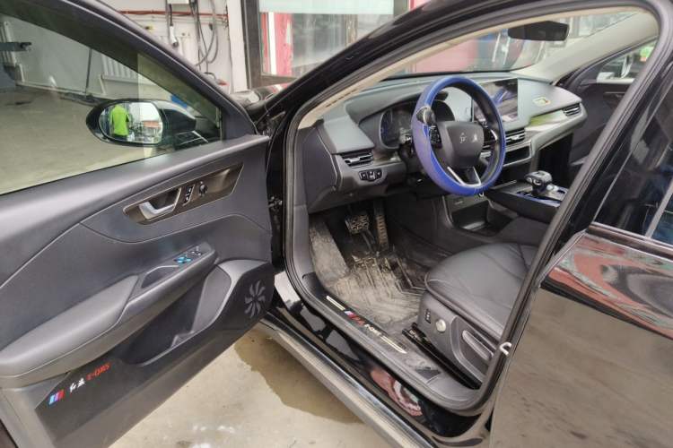 Used Hongqi E-QM5 2023 Base Travel Edition Driver Seat