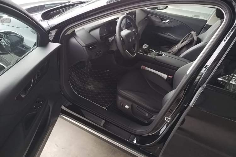 Used Hongqi E-QM5 2023 Revised Version Basic Travel Edition Driver Seat