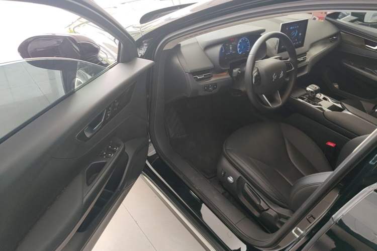 Used Hongqi E-QM5 2023 Revised Version Basic Travel Edition Driver Seat