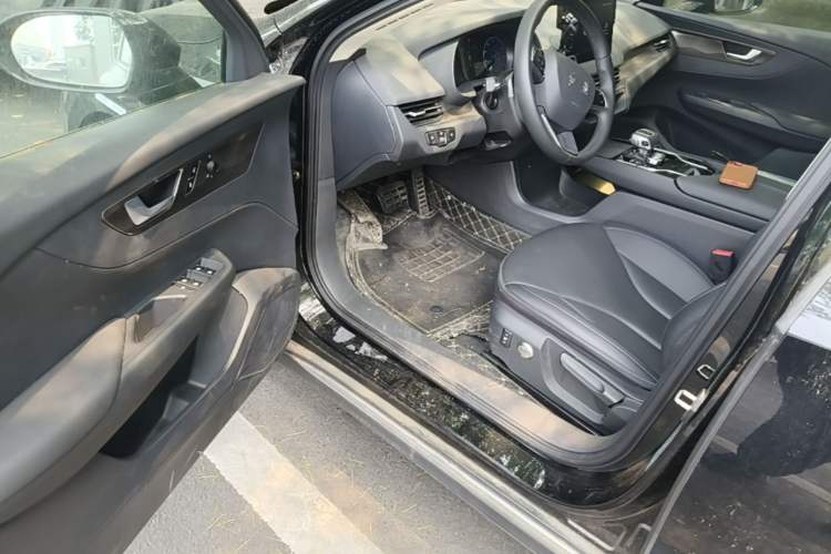Used Hongqi E-QM5 2023 Base Travel Edition Driver Seat