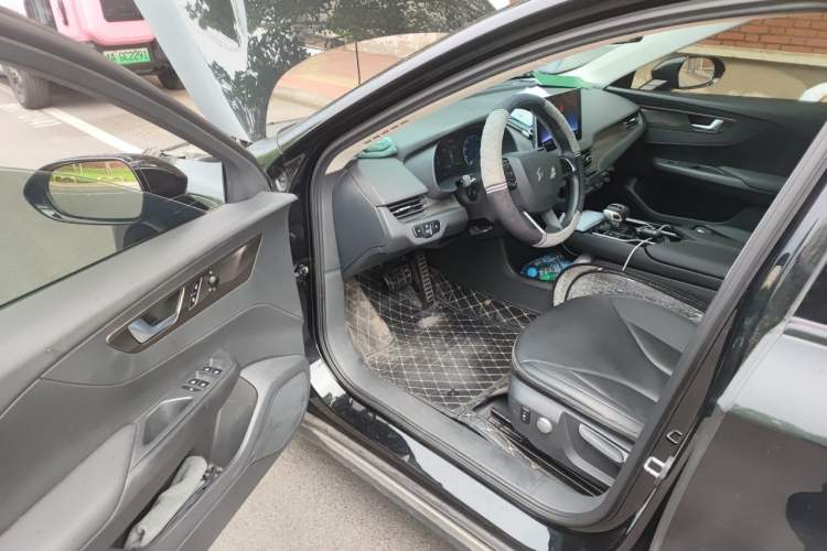 Used Hongqi E-QM5 2023 Revised Version Basic Travel Edition Driver Seat
