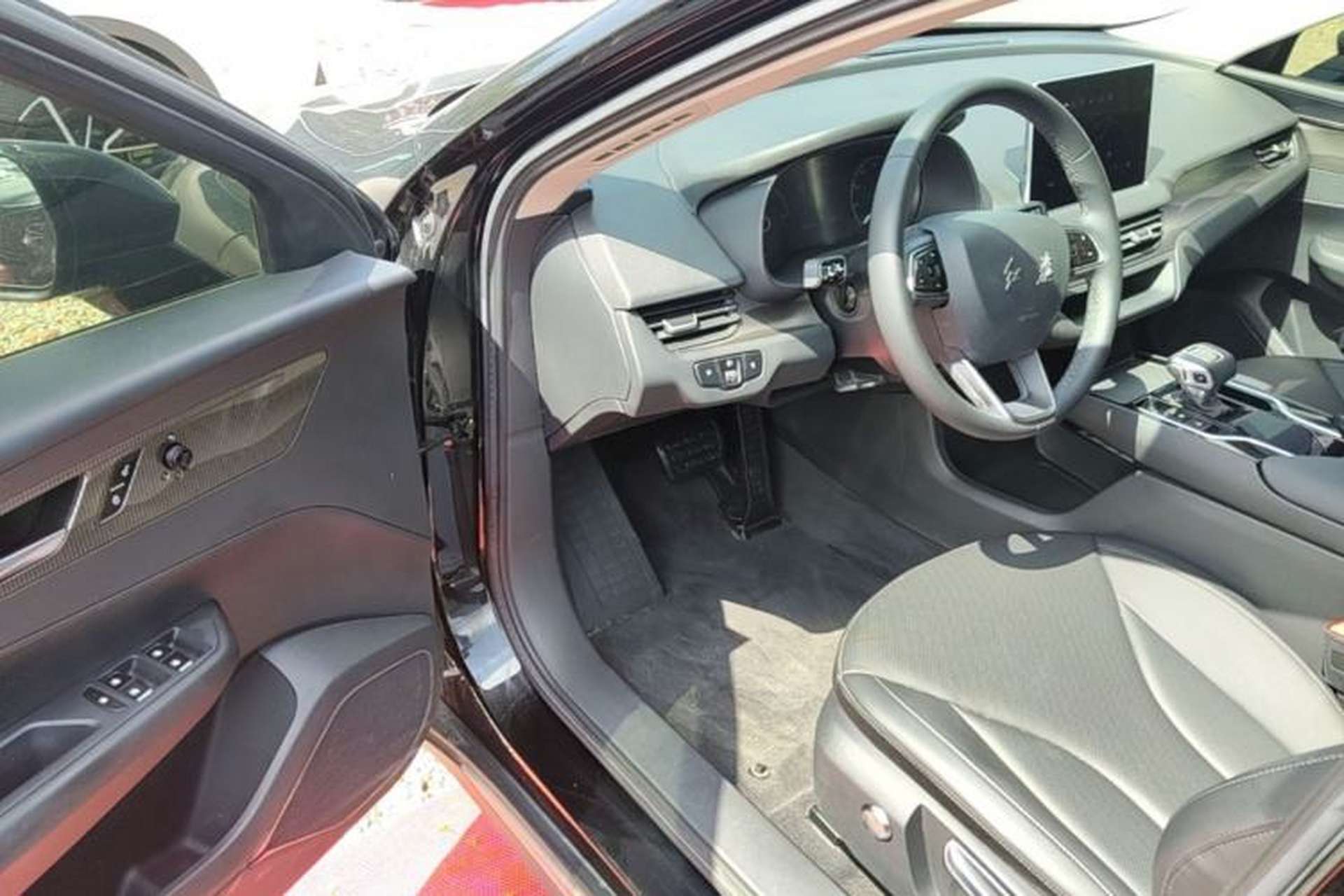 Used Hongqi E-QM5 2023 Base Travel Edition Driver Seat
