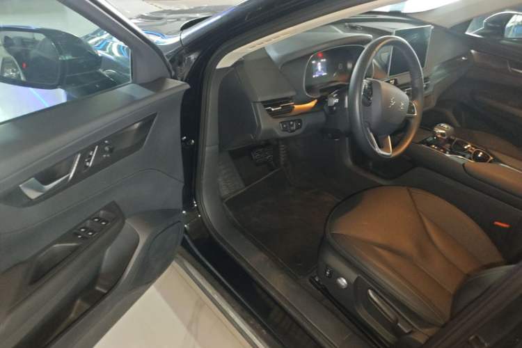 Used Hongqi E-QM5 2023 Revised Version Basic Travel Edition Driver Seat