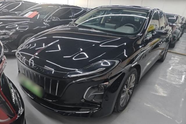Hongqi E-QM5 2023 620km PLUS с пробегом