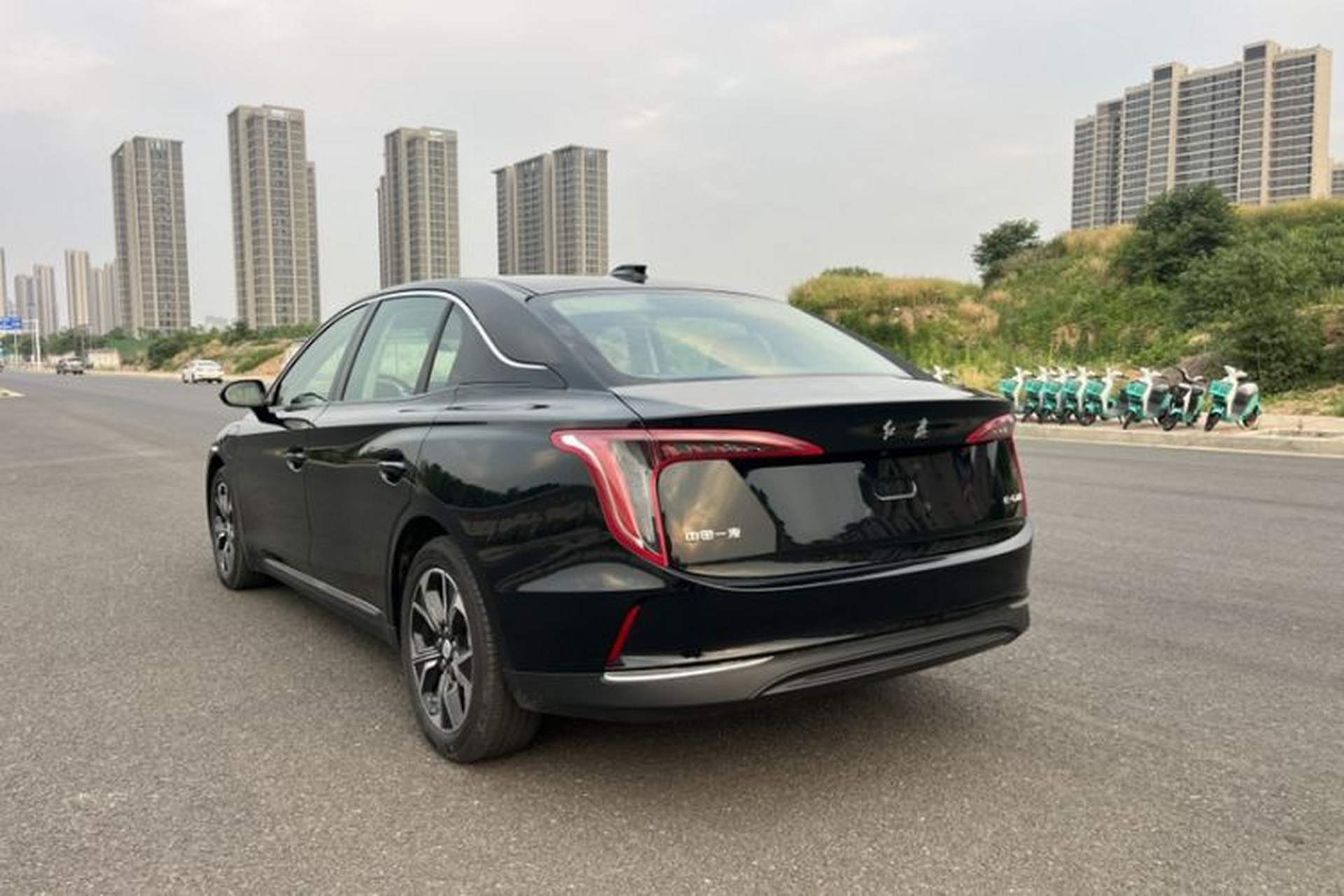 Used Hongqi E-QM5 2023 Base Travel Edition Exterior 2