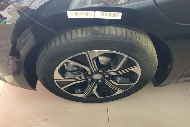 Used Hongqi E-QM5 2023 Base Travel Edition Exterior 4