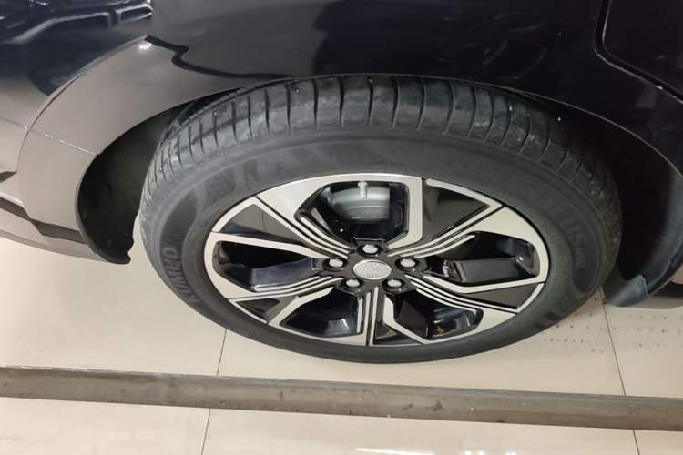 Used Hongqi E-QM5 2023 Base Travel Edition Exterior 5