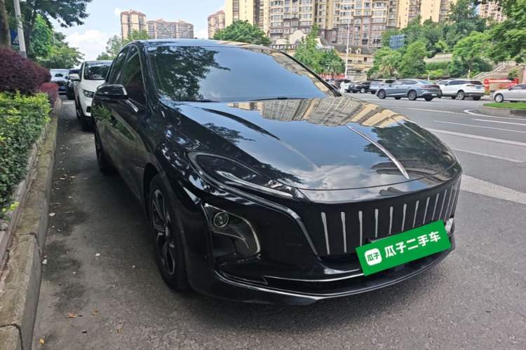 Used Hongqi E-QM5 2023 Revised Version Basic Travel Edition Front Right 45 Deg