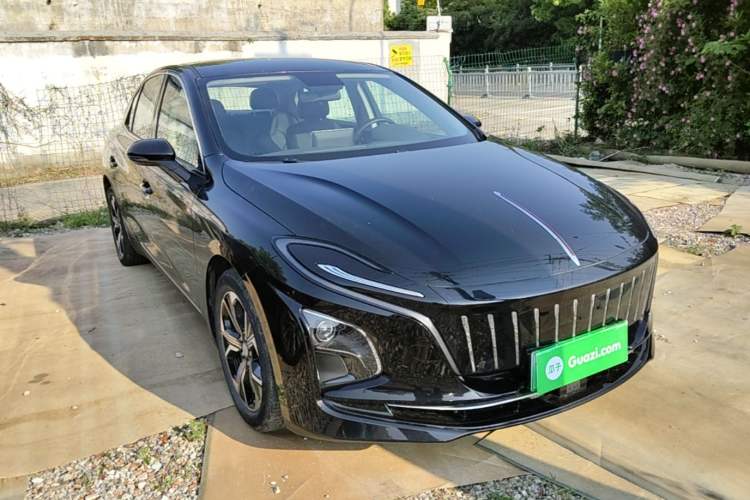Used Hongqi E-QM5 2023 Revised Version Basic Travel Edition Front Right 45 Deg