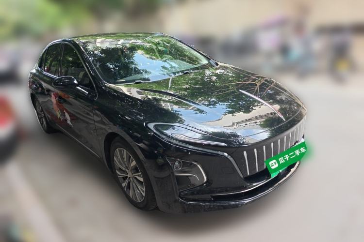 Used Hongqi E-QM5 2023 620km PLUS Front Right 45 Deg