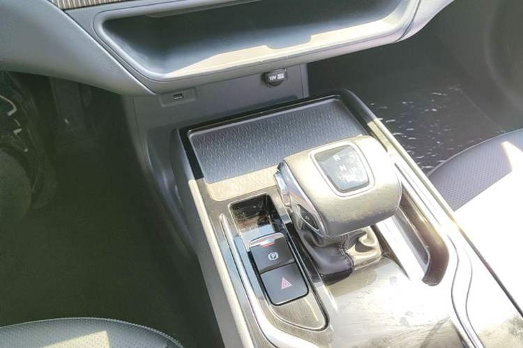 Used Hongqi E-QM5 2023 Revised Version Basic Travel Edition Gear Lever