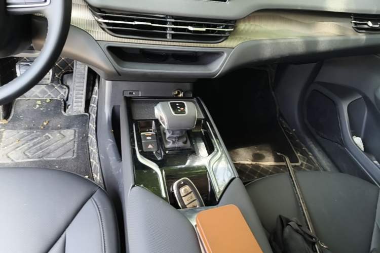 Used Hongqi E-QM5 2023 Base Travel Edition Gear Lever