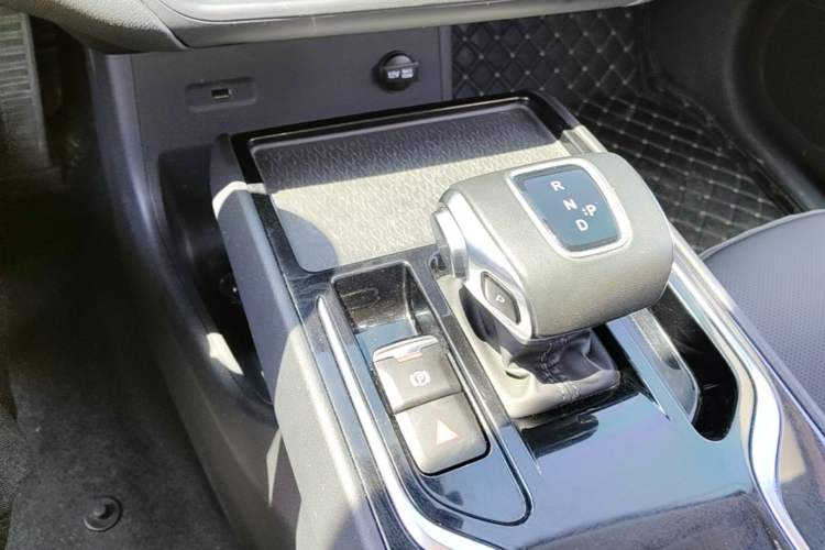Used Hongqi E-QM5 2023 Revised Version Basic Travel Edition Gear Lever