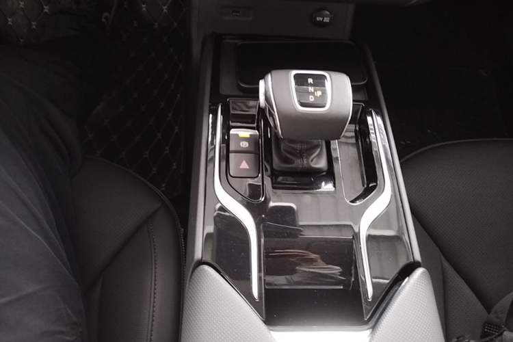 Used Hongqi E-QM5 2023 Revised Version Basic Travel Edition Gear Lever
