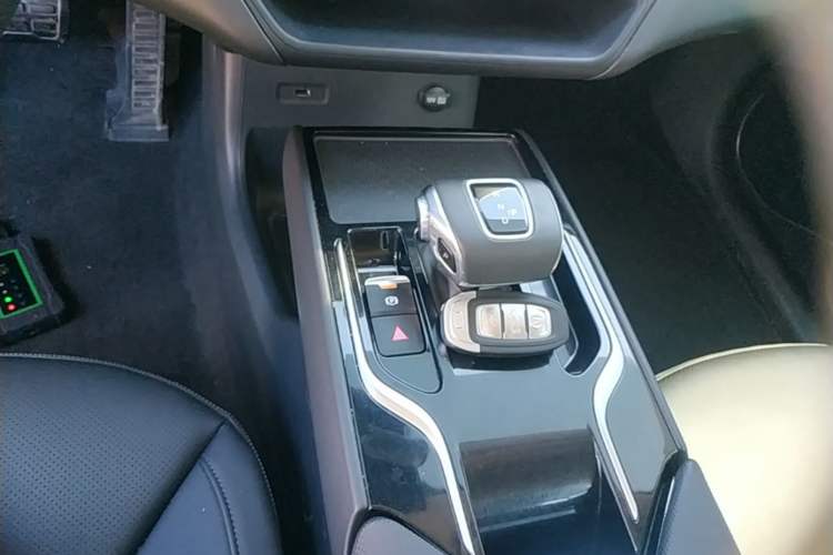 Used Hongqi E-QM5 2023 Revised Version Basic Travel Edition Gear Lever