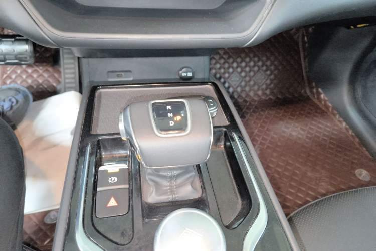 Used Hongqi E-QM5 2023 Revised Version Basic Travel Edition Gear Lever