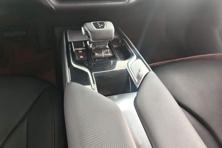 Used Hongqi E-QM5 2023 Revised Version Basic Travel Edition Gear Lever