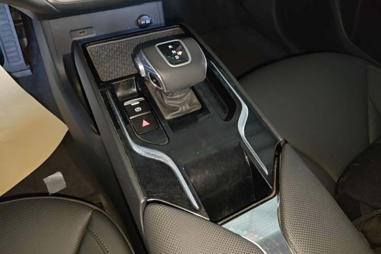Used Hongqi E-QM5 2023 Revised Version Basic Travel Edition Gear Lever