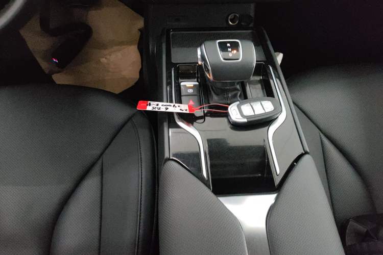 Used Hongqi E-QM5 2023 Revised Version Basic Travel Edition Gear Lever