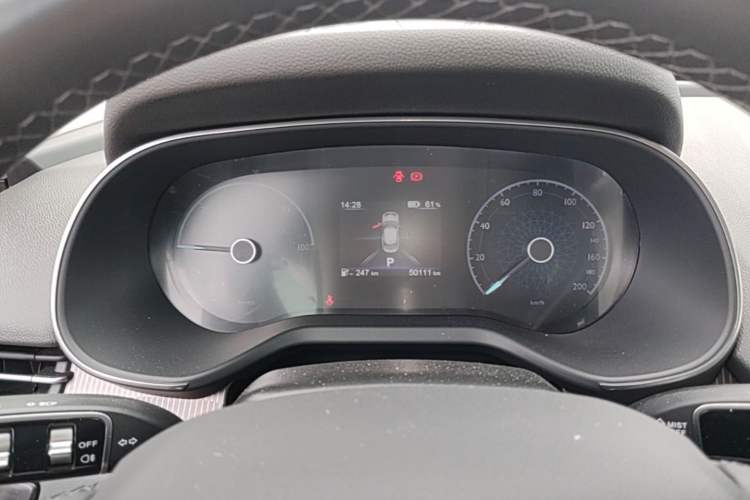 Used Hongqi E-QM5 2023 Revised Version Basic Travel Edition Instrument Cluster