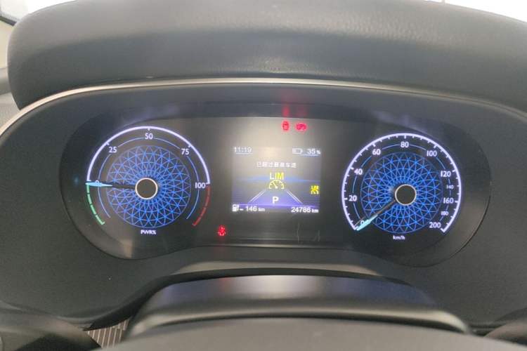 Used Hongqi E-QM5 2023 Revised Version Basic Travel Edition Instrument Cluster