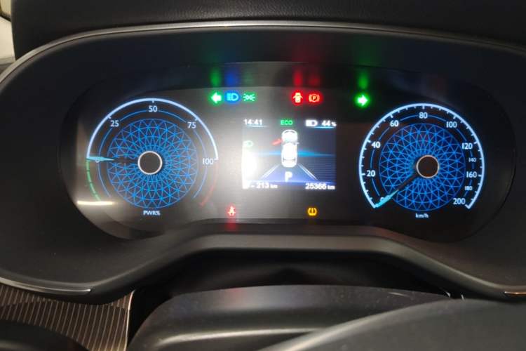 Used Hongqi E-QM5 2023 Revised Version Basic Travel Edition Instrument Cluster
