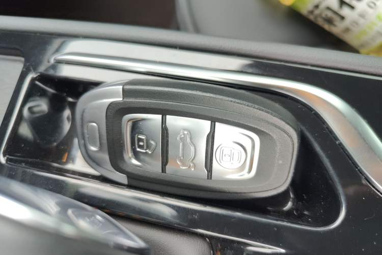 Used Hongqi E-QM5 2023 Revised Version Basic Travel Edition Interior 1