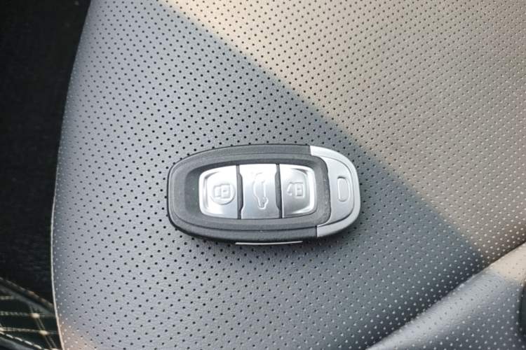 Used Hongqi E-QM5 2023 Revised Version Basic Travel Edition Interior 1