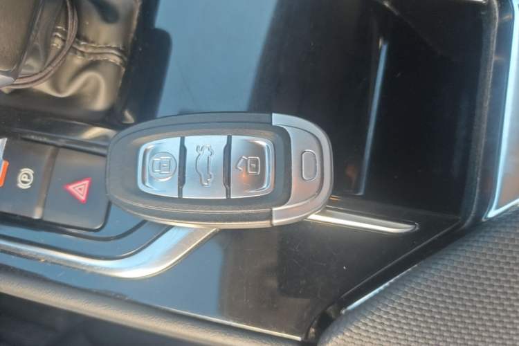 Used Hongqi E-QM5 2023 Revised Version Basic Travel Edition Interior 1
