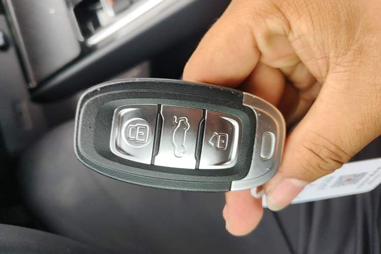 Used Hongqi E-QM5 2023 Revised Version Basic Travel Edition Interior 1