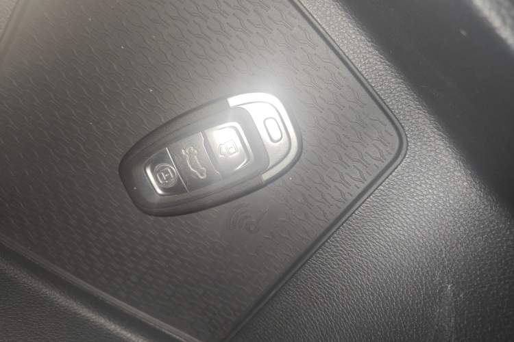 Used Hongqi E-QM5 2023 Base Travel Edition Interior 1