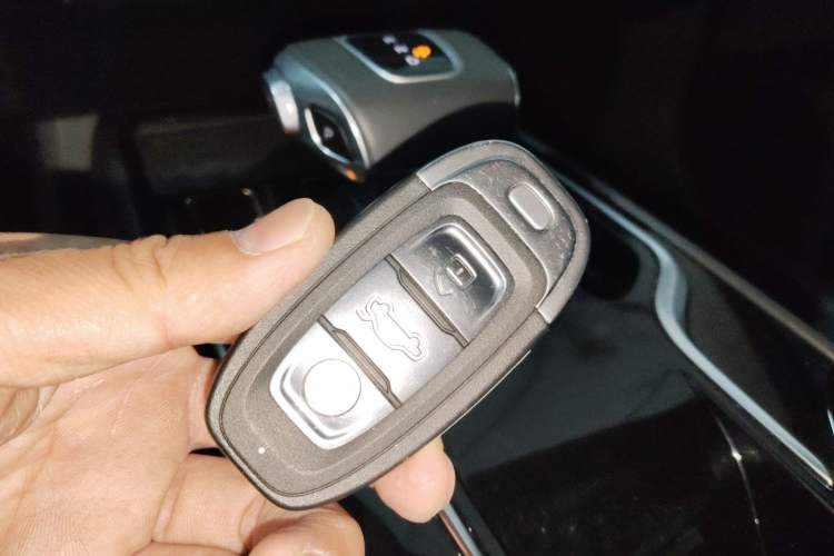 Used Hongqi E-QM5 2023 Revised Version Basic Travel Edition Interior 1