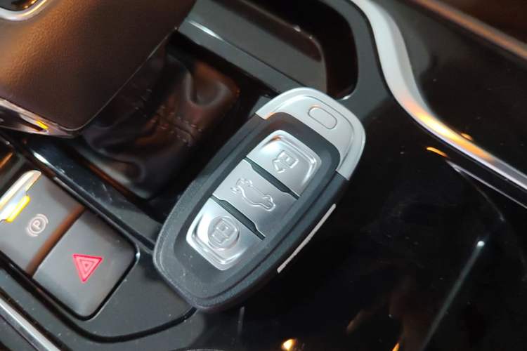 Used Hongqi E-QM5 2023 Revised Version Basic Travel Edition Interior 1