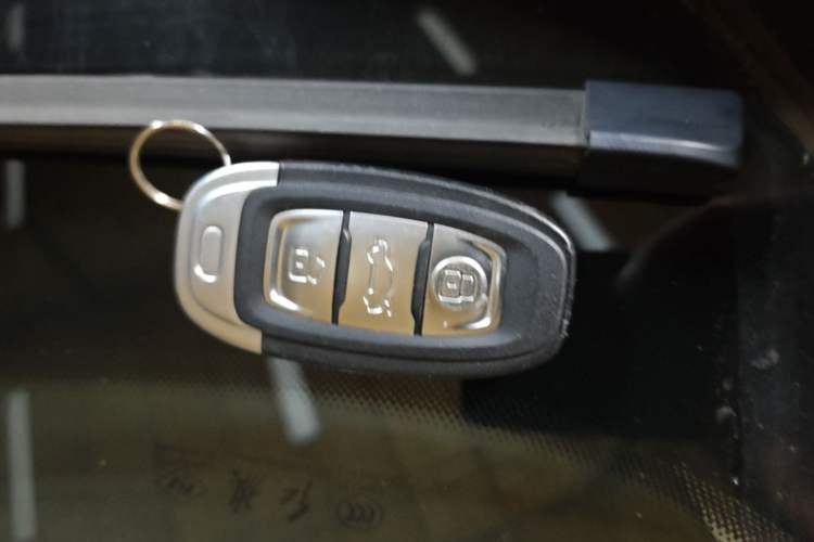 Used Hongqi E-QM5 2023 Revised Version Basic Travel Edition Interior 1