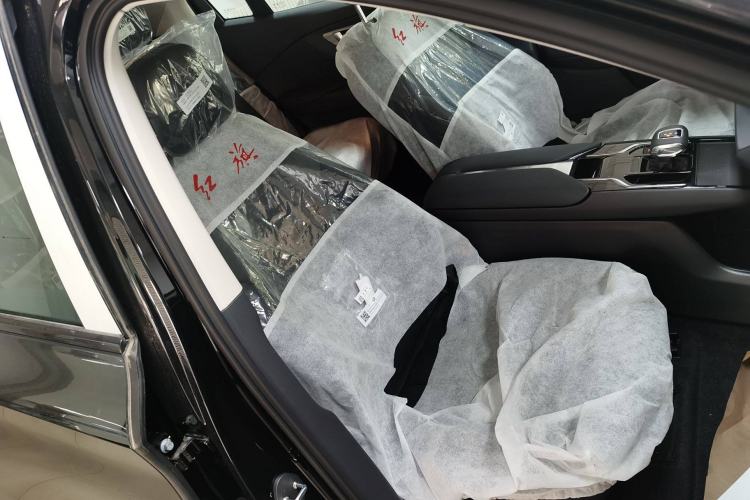 Used Hongqi E-QM5 2023 620km PLUS Interior 10