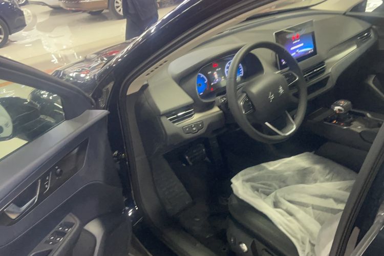 Used Hongqi E-QM5 2023 Revised Version Basic Travel Edition Interior 2